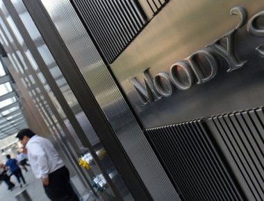 Moody's: Πιστωτικά θετική η μείωση των «κόκκινων δανείων» στις ελληνικές τράπεζες